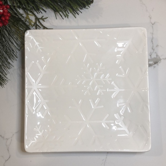 Crate  and Barrel Snowflake Embossed White Appetizer Dessert Square Plates (4) - Picture 2 of 5